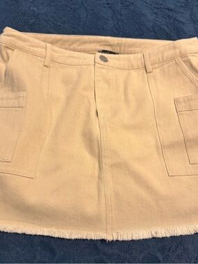 Very J Cream Mini Skirt